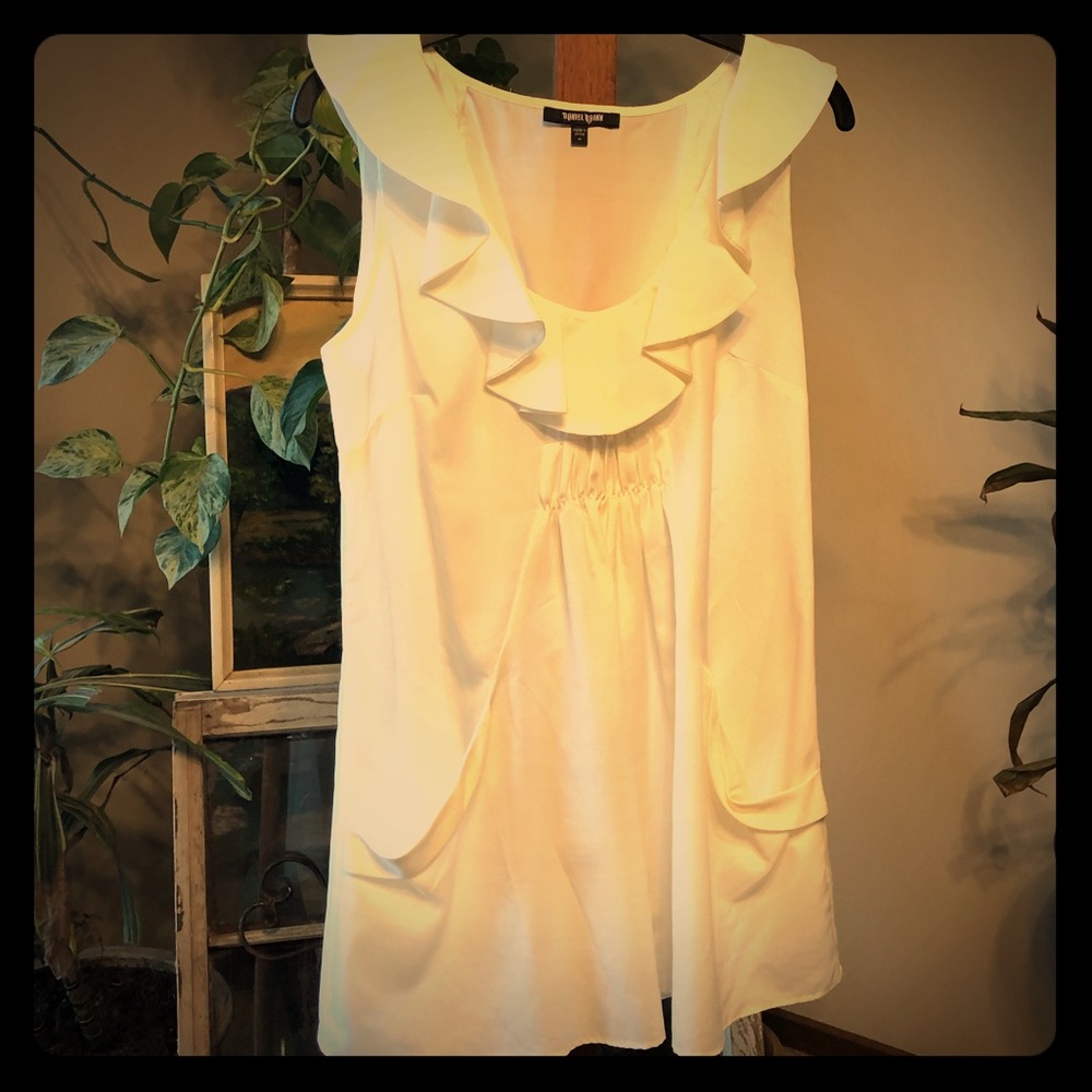 Women’s flowy cream tank top